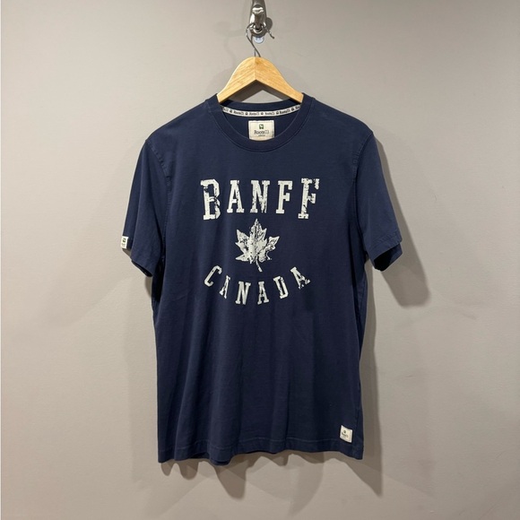 ROOTS Banff, Alberta 🇨🇦T-Shirt - Picture 1 of 8